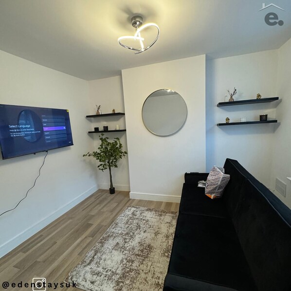 House | Living area | TV - 2bed Close to City Centre, Perfect for Contractors (Nottingham)