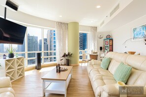 Appartement Deluxe, balcon, vue ville | Coin séjour