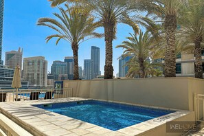 Outdoor pool - WelHome - Stylish Breathtaking 2BR Apartment in Marina (Dubai)