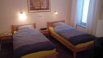 Caja de seguridad en la habitación y escritorio