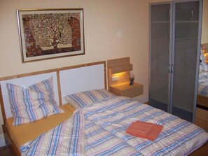 In-room safe, desk, soundproofing, iron/ironing board