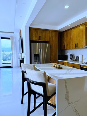 Fridge, microwave, oven, stovetop