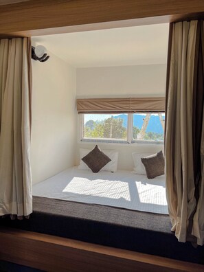 Premium bedding, iron/ironing board, free WiFi, bed sheets - Bir Valley Retreat (Baijnath)