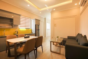 Deluxe Apartment | Blackout drapes, soundproofing, iron/ironing board, free WiFi - Phuoc Hung 3 (Vinh Long)