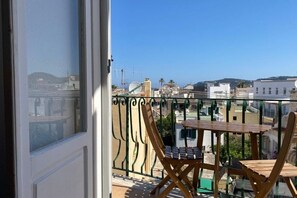 Outdoor dining - The Fortress - Green Apartment (Forio)