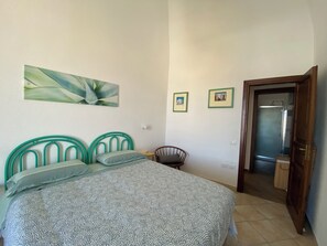 1 chambre, fer et planche à repasser, Wi-Fi gratuit, draps fournis