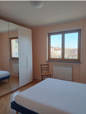 مكواة/لوح كي وأسرّة أطفال/رضّع (مجانًا) وواي فاي مجانًا وملاءات أسرّة