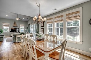 Dining - Luxurious 3-Bdm Retreat Vacation Getaway (North Myrtle Beach)