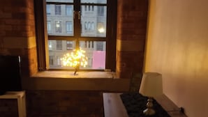 A room with a window, a table, a chair, and a TV. - 1 Bed Flat - Sleeps 2 - Parking - Wifi (Bradford)