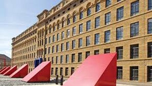 A large, multi-story building with a symmetrical facade and numerous windows. - 1 Bed Flat - Sleeps 2 - Parking - Wifi (Bradford)