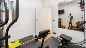 Fitness facility - Your home in BCN, office & gym & parking free (BARCELONA)