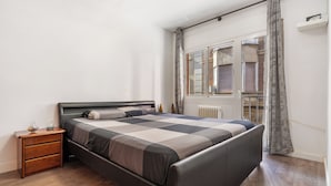 1 bedroom, desk, iron/ironing board, travel cot - Your home in BCN, office & gym & parking free (BARCELONA)