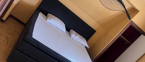 5 slaapkamers, een strijkplank/strijkijzer, wifi, beddengoed