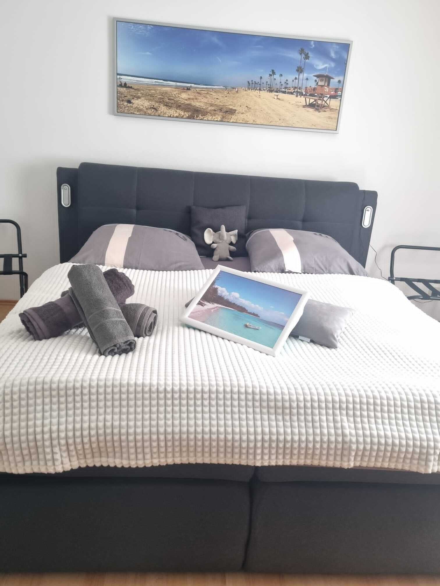 2 bedrooms, travel crib, free WiFi, bed sheets