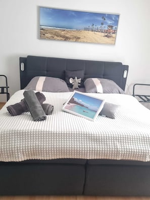 2 quartos, berço de viagem, Wi-Fi de cortesia, roupa de cama