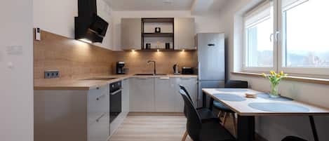 Apartament (1) | Cuisine privée | Réfrigérateur, surface de cuisson, bouilloire électrique