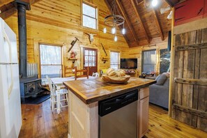 Interior - 2 Cabins on 3 Acres - Pet Friendly, Horse Shoes (Mentone)