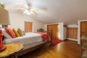 5 bedrooms, desk, free WiFi, bed sheets