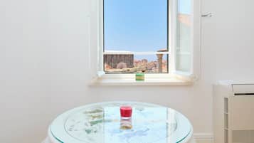 Habitación doble Confort, vista a la ciudad | Wifi gratis y ropa de cama