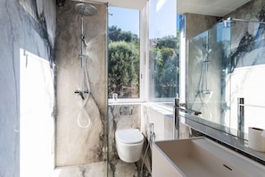 Shower, towels