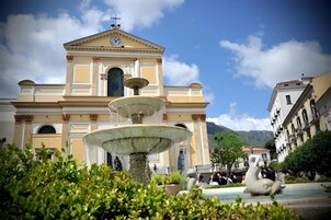 Cubrecamas, cortinas blackout, sistema de insonorización y wifi gratis 