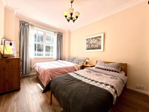 2 dormitorios, tabla de planchar con plancha, wifi gratis y ropa de cama