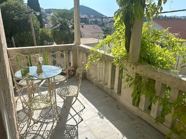 Apartment | Terrace/patio