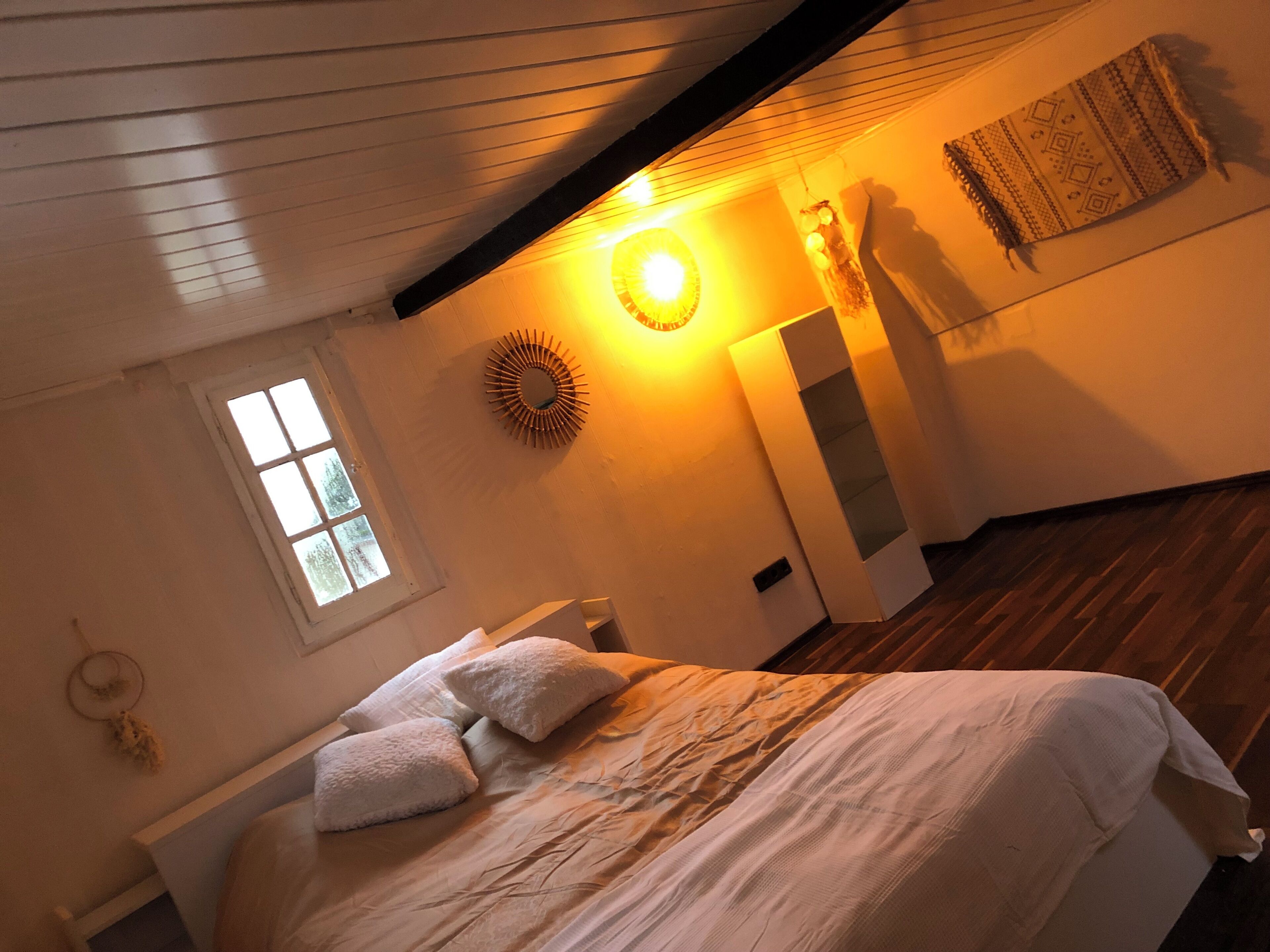 5 bedrooms, WiFi, bed sheets