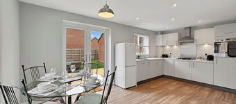 Bottesford Gem – Luxury 3-Bedroom House with Modern Comforts. Garden & Driveway!