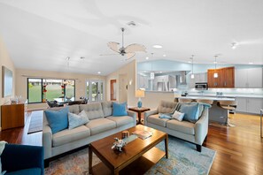 Smart TV, books, offices - 332 Flamingo Waters |Vanderbilt Beach|Heated Pool (Naples)