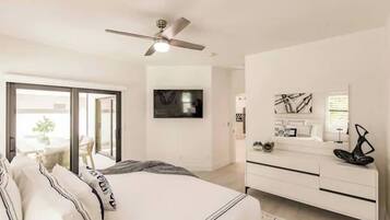 4 bedrooms, desk, iron/ironing board, travel crib