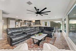 Smart TV, fireplace, table tennis