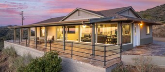 Top of the Mountain Home w/ Hot Tub, Gym & Sauna!