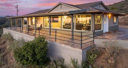 Top of the Mountain Home w/ Hot Tub, Gym & Sauna!