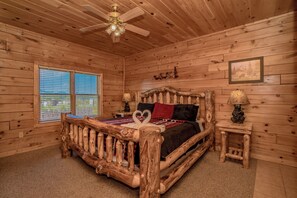 2 bedrooms, iron/ironing board, free WiFi, bed sheets - PFGetaway: Mtn & City Views, Hot Tub, Wifi, Games, Resort Pool, in Pigeon Forge! (Pigeon Forge)