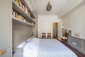 2 室のベッドルーム、アイロン / アイロン台、WiFi、ベッドシーツ