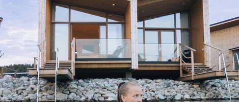 Studiosviitti, järvinäköala | Työpöytä, kannettavalle tietokoneelle sopiva työtila, pimennysverhot