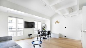 Living area - Modern Apartment - 2BD/5P - Sentier/Montorgueil (Paris)
