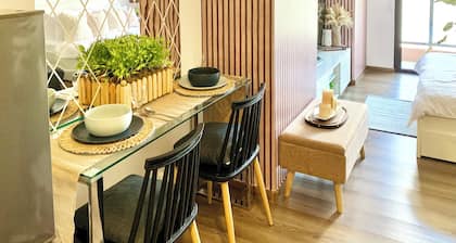 LUXE Condo Getaway 5mins to Session Road Burnham Park w/ FREE Parking Fast WIFI