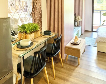 LUXE Condo Getaway 5mins to Session Road Burnham Park w/ FREE Parking Fast WIFI