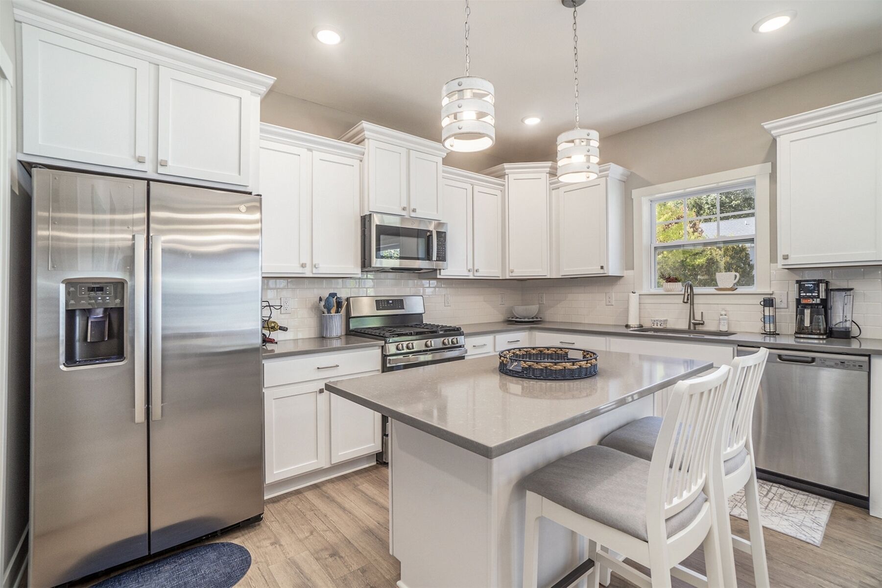 Frigorífic, microones, forn i placa de cuina 