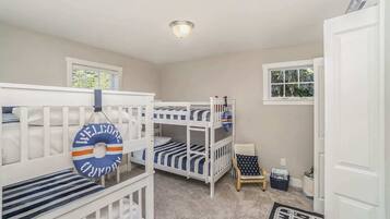 6 bedrooms, desk, iron/ironing board, free WiFi