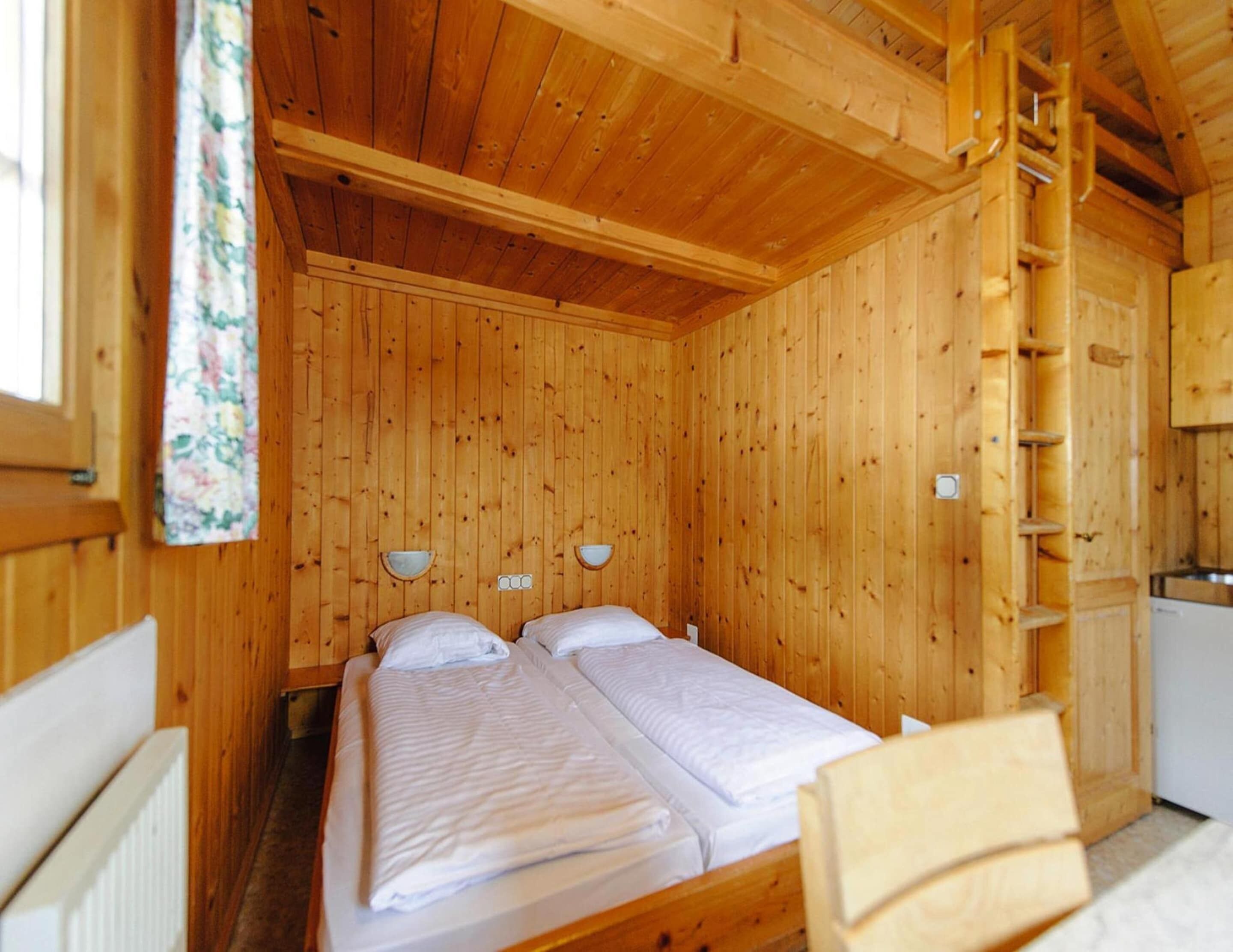 House | 1 bedroom, individually furnished, bed sheets