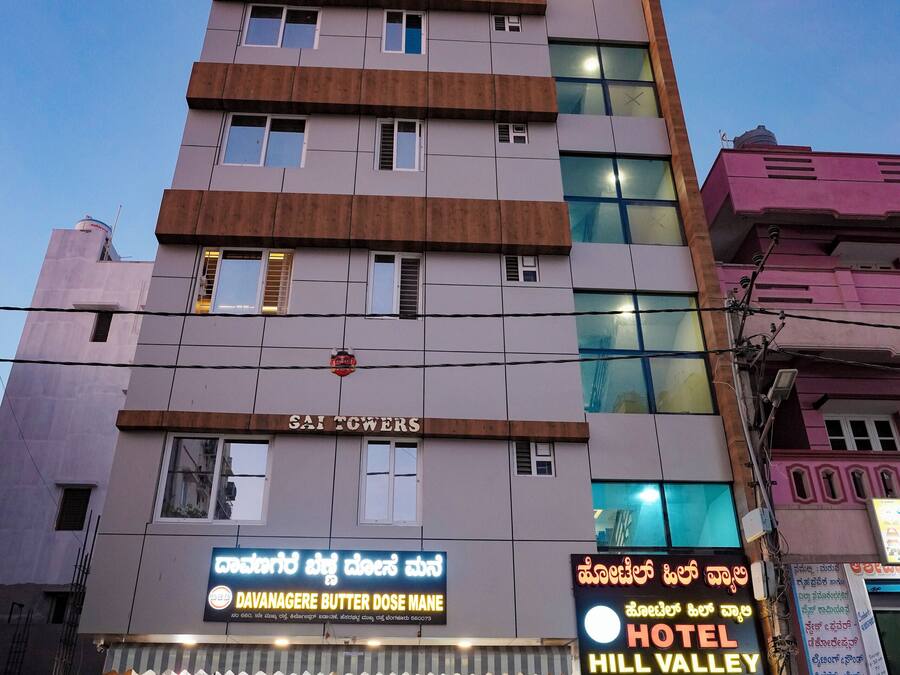 Dobbeltrom – familie, byutsikt | Skrivebord, skrivebord for bærbar PC og wi-fi (inkludert)