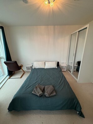 3 bedrooms, iron/ironing board, free WiFi, bed sheets - London City Chic Apartment With 3 Bedrooms (London)
