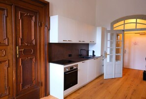 Fridge, oven, stovetop, coffee/tea maker - Versailles Luxury Suite 5 Guests Aurolzmünster (Aurolzmünster)