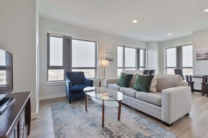 TV, offices - Private Apt Downtown (Quincy)
