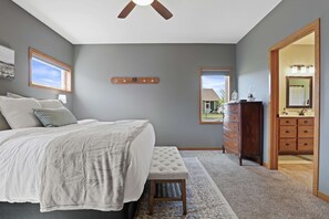 4 bedrooms, desk, iron/ironing board, travel cot