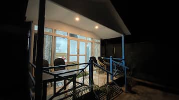 Suite Studio Luxe, vue cour intérieure | Balcon