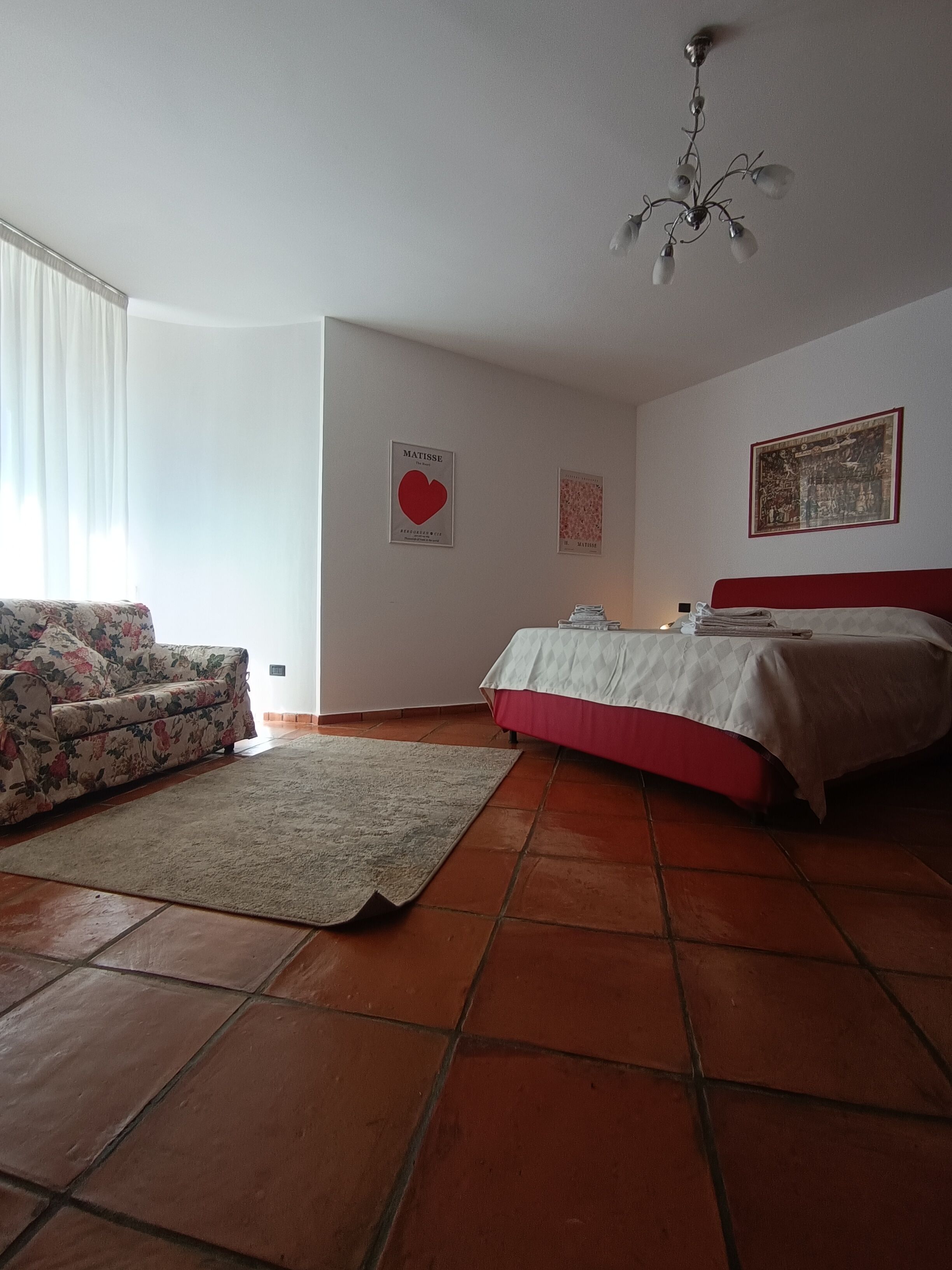 5 chambres, fer et planche à repasser, Wi-Fi, draps fournis